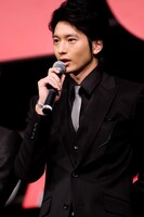 向井はバンド内最年長のベーシスト、平を熱演。