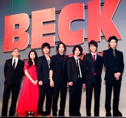 会見会場には公開を待ちわびる観客150名も招待され、豪華俳優陣の競演に熱い視線を注いだ。