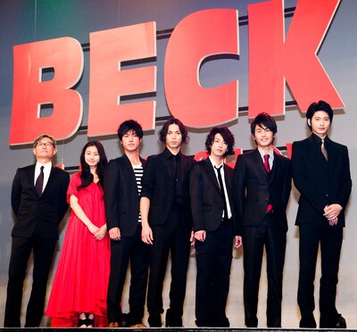 会見会場には公開を待ちわびる観客150名も招待され、豪華俳優陣の競演に熱い視線を注いだ。