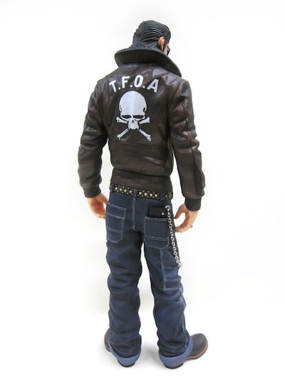 背に大きく「武装戦線」のマークがペイントされた「クローズ＆WORST BLACKTOP村田将五 ［T．F．O．A Original Paint］」。(C)髙橋ヒロシ（月刊少年チャンピオン）2002－2010