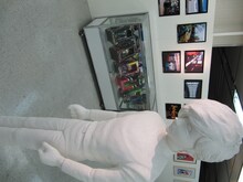 石ノ森章太郎ふるさと記念館に設置されている「サイボーグ009」ジョーの彫像がそのまま会場に。