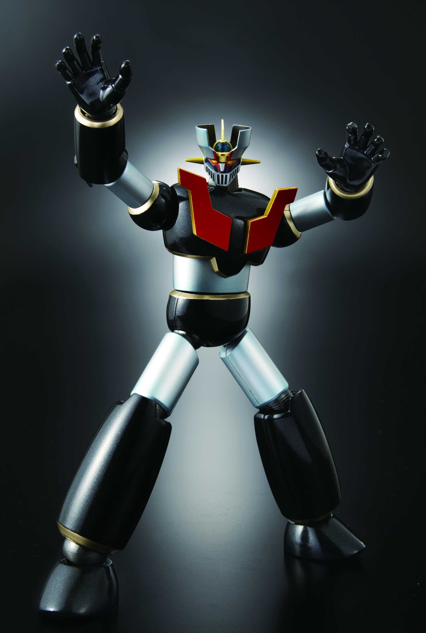 こんな勇ましいポーズも自由自在。「超合金魂 GX-45C マジンガーZ コミックカラーバージョン」（C）2009永井豪／ダイナミック企画・くろがね屋