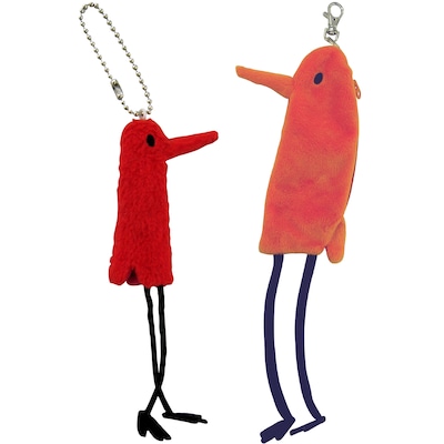 「おやすみプンプン」指人形マスコット（左）と、ダイカットポーチ（右）。指人形マスコットは735円、ダイカットポーチは1260円。(C)浅野いにお/小学館 ビッグコミックスピリッツ連載中