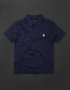 LUCKY LAND COMMUNICATIONS POLO［Navy］。(C)LUCKY LAND COMMUNICATIONS / SHUEISHA
