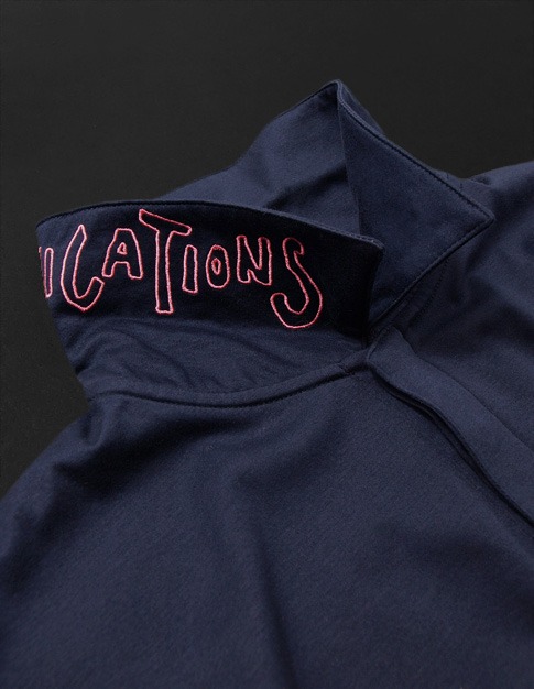 LUCKY LAND COMMUNICATIONS POLO［Navy］。(C)LUCKY LAND COMMUNICATIONS / SHUEISHA