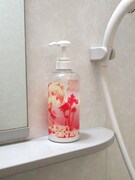 「金色の闇シャンプーボトル」 (C)矢吹健太朗・長谷見沙貴／集英社・とらぶる製作委員会