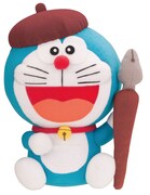 ラストワン賞の「オリジナルドラえもんぬいぐるみ」。ベレー帽にペンを持った、マンガ家スタイルがチャーミングだ。(C)藤子プロ