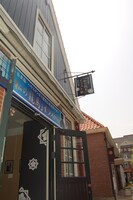 「私の龍馬イラスト展　IN ハウステンボス」会場入り口の様子。