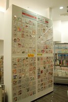 SHIBUYA TSUTAYAコミックフロアでの色紙展示風景。