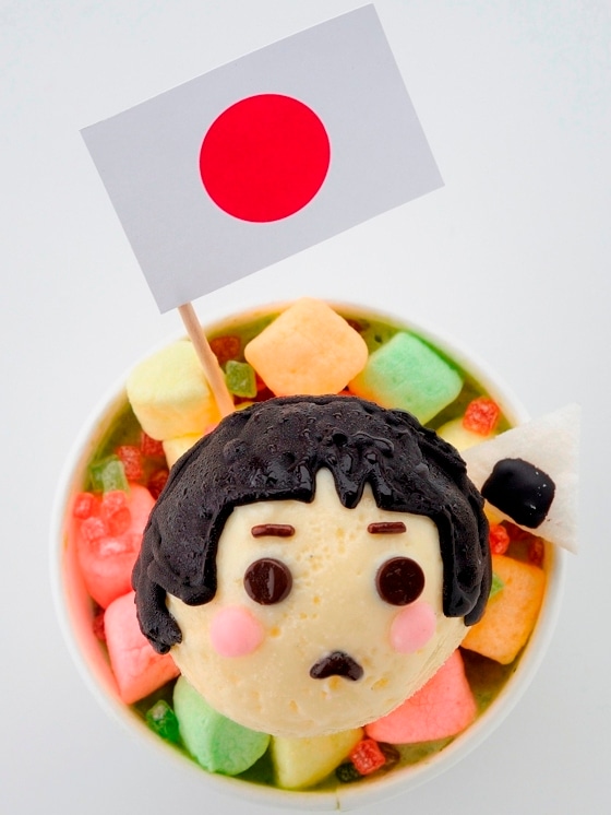 日本の「恐縮です。」は、アイスクリームシティのダ・ルチアーノで販売。日本の顔をイタリアンジェラートで表現したメニュー。顔はバニラアイス、髪の毛や目など顔のパーツはチョコレート。下には抹茶アイス、マシュマロとフルーツゼリー。お菓子で作ったおにぎりが添えられている。 イタリア、ドイツと3個あわせれば「枢軸セット」に。