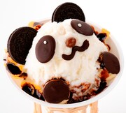 中国の「大熊猫さん（パンダさん）」は、アイスクリームシティのマジックスノーで販売。パンダの顔をふわふわな食感の台湾かき氷で表現。耳はクッキーで、目と口の模様はチョコで作られている。チョコレートを塗ったバナナでパンダの手を表している。