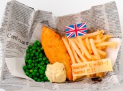 イギリスの「イギリスのフィッシュ＆チップス」は、ナンジャタウン内ノースカントリーキッチンで販売。イギリスの好物「フィッシュ＆チップス」そのままのメニュー。「learned じゃない！learntだ!!」と書かれたチーズ付き。