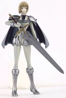 写真は「クレア」のフィギュア。全長は約10cmで、それぞれキャラクターごとに異なる紋章が入れられている。(C)八木教広／集英社・「CLAYMORE」製作委員会