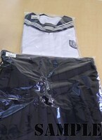 プレゼントされるセーラー服。未使用なのでご安心を。