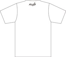 背面には「FLYD」ロゴ入り。（C）Hikaru Nakamura／SQUARE ENIX　（C）中村光／スクウェアエニックス・荒川UB製作委員会　（C）Yakushimaru Etsuko