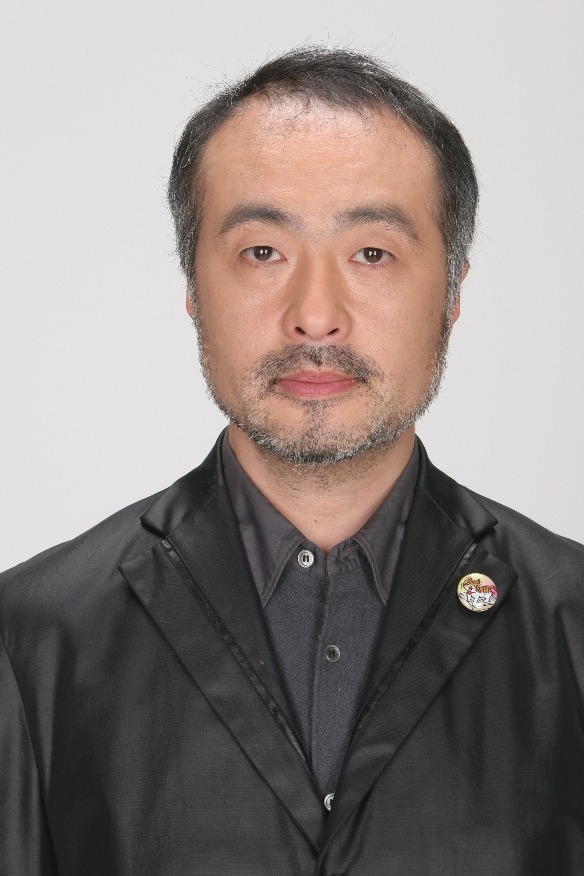 作家、演出家、俳優、映画監督と幅広い活躍を見せる松尾スズキ。マンガ家・河合克夫とのDJユニット「チーム紅卍」は年末フェス「COUNTDOWN JAPAN」に欠かせない存在だ。