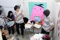 5月4日に渋谷galaxxxy in Hi-Fi Boxxxにて行われた「ひらめき☆マンガ学校」公開講義の様子。