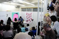 5月4日に渋谷galaxxxy in Hi-Fi Boxxxにて行われた「ひらめき☆マンガ学校」公開講義の様子。