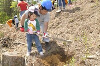 植林開始イベントの様子。　撮影／武田 諭