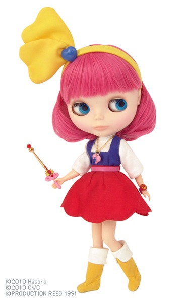 「魔法のプリンセス ミンキーモモ」。BLYTHE is a trademark of Hasbro. （C）2010 Hasbro. All Rights Reserved. BLYTHEcharacter rights are licensed in Asia to Cross World Connections, Ltd.Licensed by Hasbro.  www.blythedoll.com (pc site)　blythemobile.com (mobilesite)