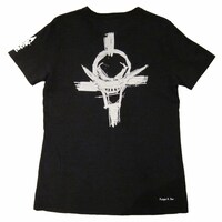 Tシャツ「エース」のバックは「白ひげ」のタトゥーをプリント。(C)尾田栄一郎／集英社・フジテレビ・東映アニメーション