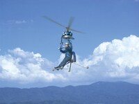世界一小さいひとり乗りヘリコプター「GEN H-4」。単独で自由自在に空を飛ぶことができる、現代の「タケコプター」だ。