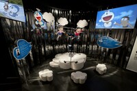 ジャジャーン、タケコプター！。ではなく「GEN H-4」が展示されている様子。