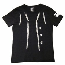 Tシャツ「ルフィ」のフロントは「ルフィ」の定番ファッションであるベストをイラスト化したデザイン。(C)尾田栄一郎／集英社・フジテレビ・東映アニメーション