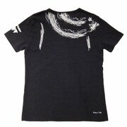 Tシャツ「ルフィ」のバックは、麦わら帽子を頭から脱いだ状態の背をイラスト化したデザイン。(C)尾田栄一郎／集英社・フジテレビ・東映アニメーション