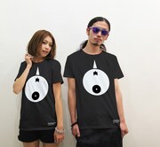 「キン肉マン」Tシャツ黒をモデルが着用した様子。(C)ゆでたまご／集英社・東映アニメーション