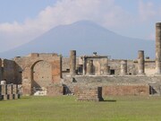 ポンペイ遺跡（イメージ）。古代ローマへのタイムスリップ気分を味わおう。
