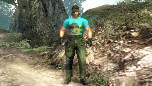 リクTシャツを着用したスネーク。（C） 2010 Konami Digital Entertainment　（C）Hikaru　Nakamura/SQUARE　ENIX