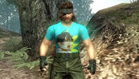 リクTシャツを着用したスネーク。（C） 2010 Konami Digital Entertainment　（C）Hikaru　Nakamura/SQUARE　ENIX