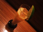 カゼイは日本酒と日新ヨークのピルクルのカクテル。ライムの香りが爽やか。