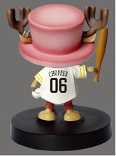 福岡ソフトバンクホークス仕様の「トニートニー・チョッパー」フィギュア背面。(C)尾田栄一郎/集英社・フジテレビ・東映アニメーション　発売元：（株）プレックス　販売代理店：（株）ダイブ