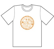 無数の菌たちが密集した、「もやしもん」Tシャツの白。（C）石川雅之／講談社