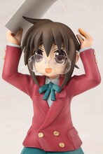 大きなメガネが特徴的。（C）きゆづきさとこ・芳文社/GA製作委員会