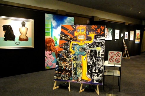 開催中の「泉谷しげる強烈マンガ展」の様子。