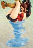 台座には桜吹雪が舞っている。（C）田中ほさな／講談社