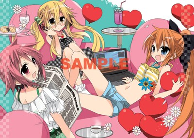 美水かがみキャラクターデザインによる、あらきかなおの新連載「あか☆ぷろ!!!～明るい三姉妹プロジェクト～」第1話の扉ページイラスト。