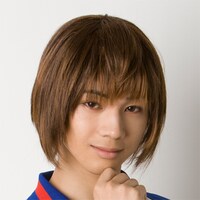 不二周助役の三津谷亮。（Ｃ）許斐 剛／集英社・ＮＡＳ・テニスの王子様プロジェクト　（Ｃ）許斐 剛／集英社・テニミュ製作委員会