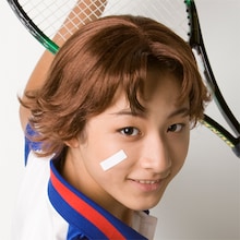 菊丸英二役の小関裕太。（Ｃ）許斐 剛／集英社・ＮＡＳ・テニスの王子様プロジェクト　（Ｃ）許斐 剛／集英社・テニミュ製作委員会