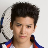 桃城武役の上鶴徹。（Ｃ）許斐 剛／集英社・ＮＡＳ・テニスの王子様プロジェクト　（Ｃ）許斐 剛／集英社・テニミュ製作委員会