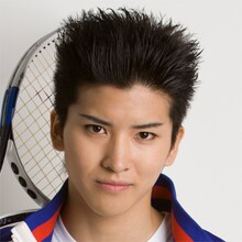 桃城武役の上鶴徹。（Ｃ）許斐 剛／集英社・ＮＡＳ・テニスの王子様プロジェクト　（Ｃ）許斐 剛／集英社・テニミュ製作委員会