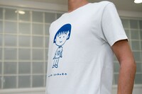 ちびまる子ちゃんTシャツを着用するコミックナタリー編集スタッフ。(C)さくらプロダクション