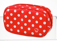 抽選でプレゼントされるエナメルポーチの赤。クララのワンポイントがキュートだ。