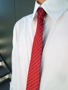 コスパから発売されるリクのネクタイ。（Ｃ）中村光／スクウェアエニックス・荒川UB製作委員会