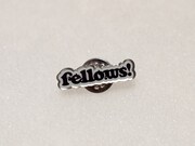 Fellows!特製ピンバッチ、ロゴVer。