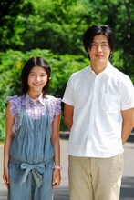 奥津京介役の玉山鉄二と、川村有希役の川島海荷。