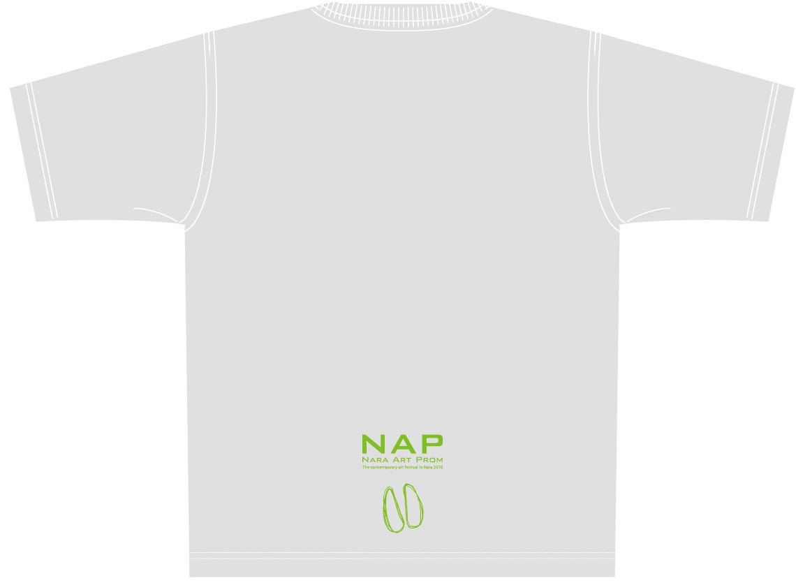 「奈良アートプロム2010」オリジナルTシャツ。裏には鹿の爪跡が描かれている。